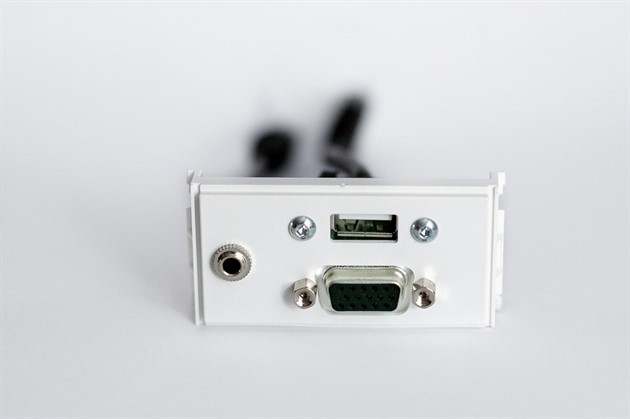 VGA + USB + tele 3,5mm